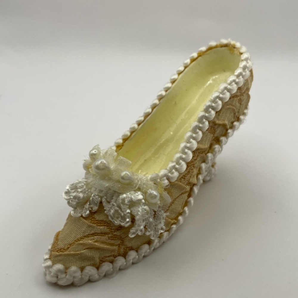 Miniature Shoe collection Victorian cloth and resin closed toe pump 4.5”